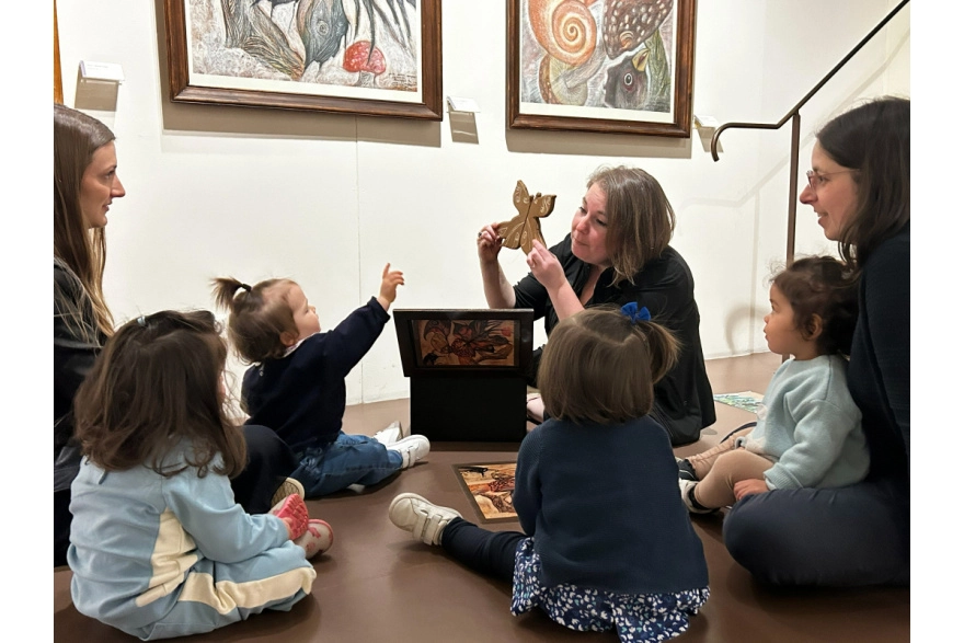 La crèche en visite au MANAS