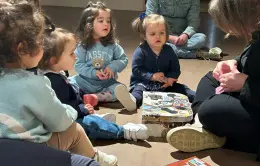 La crèche en visite au MANAS