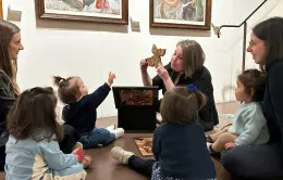 La crèche en visite au MANAS