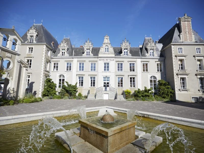 L’Hôtel de ville aux couleurs d’En Vert et Contre la Muco